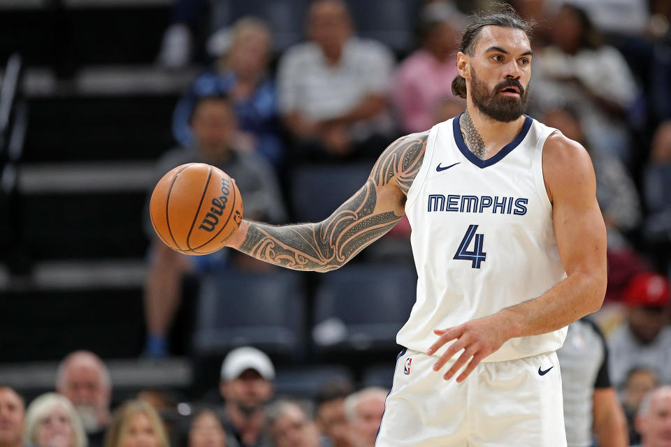 MEMPHIS, TENNESSEE - OCTOBER 08: Steven Adams #4 of the Memphis Grizzlies handles the ball during the game \P at FedExForum on October 08, 2023 in Memphis, Tennessee. NOTE TO USER: User expressly acknowledges and agrees that, by downloading and or using this photograph, User is consenting to the terms and conditions of the Getty Images License Agreement. (Photo by Justin Ford/Getty Images)