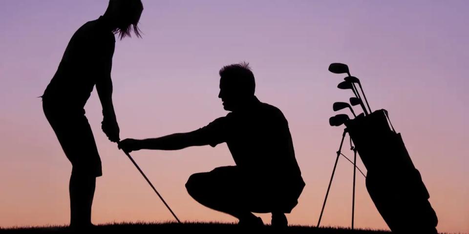 Egal, ob ihr ein guter Golfer seid, oder nicht – auf einem Golfplatz habt ihr sicher etwas zu besprechen. - Copyright: ImagineGolf/Getty Images