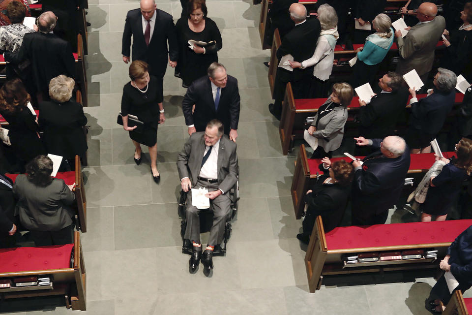 <p>Former President George H. W. Bush and family exit St. Martin’s Episcopal Church during the funeral for his wife, former first lady Barbara Bush, on Saturday, April 21, 2018, in Houston. (Photo: Brett Coomer/Houston Chronicle via AP, Pool) </p>