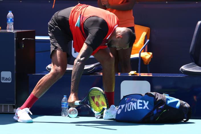 El australiano Nick Kyrgios fue multado con 60.000 dólares por una serie de arrebatos de ira en el torneo de Indian Wells y en el Abierto de Miami, y muchos observadores dijeron que debería haber sido descalificado. (Foto: Getty Images)