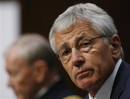 U.S. Secretary of Defense Chuck Hagel (R) and Chairman of the Joint Chiefs of Staff U.S. Army General Martin Dempsey testify before the Senate Armed Services Committee on Capitol Hill in Washington March 5, 2014. REUTERS/Gary Cameron