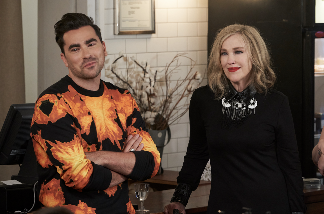 David (Dan Levy) and Maura (Catherine O’Hara) swoon over a serenade from Patrick (Noah Reid) on ‘Schitt’s Creek.’ (Photo: Pop)