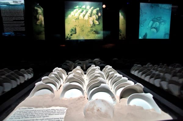 Hundreds of these perfectly preserved au gratin dishes were recovered from the sand in 1987 and 1994 where they were found lined up like dominoes.