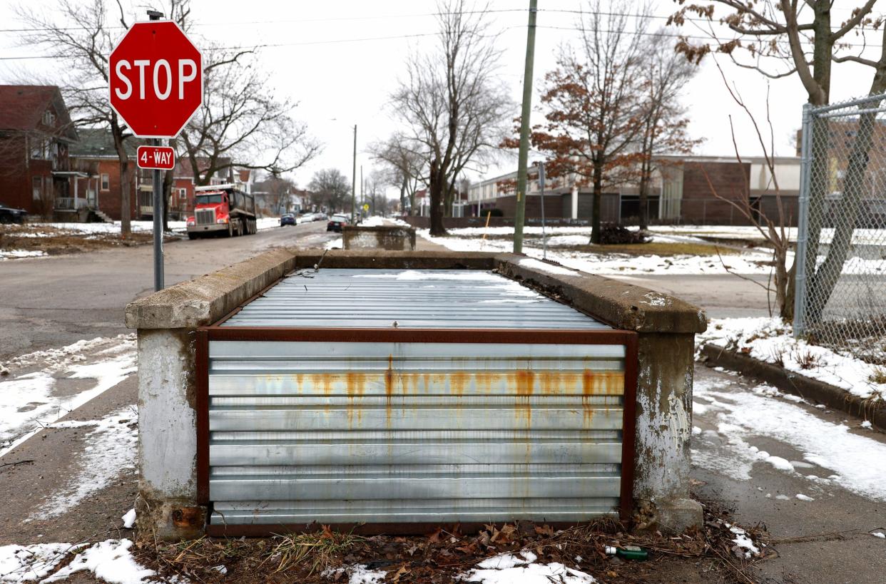 The remains of a pedestrian walkway in Highland Park at Second Avenue and Cortland Street on Wednesday, Jan. 31, 2024.