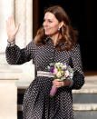 <p>Kate Middleton asistió al The Foundling Museum, y allí presumió de su quinto mes de embarazo en una bata de maternidad de rombos que la hizo lucir regia. </p>