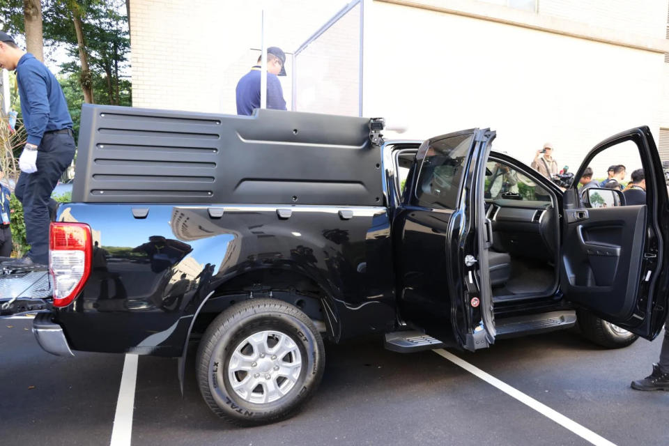 國安局採購被稱為「皮卡」的福特（Ford）Ranger改裝而成的「雙廂貨卡防彈掃街警備車」。(圖/中天新聞，李俊毅攝)