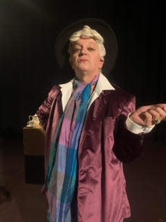 "A Visit With Quentin Crisp,” a one-actor show starring Bryan Mercer, premiered on Oct. 14 at the Actor’s Warehouse. It tells the story of a British actor, writer and model who was a flamboyant figure in gay life during the final decades of the last century.