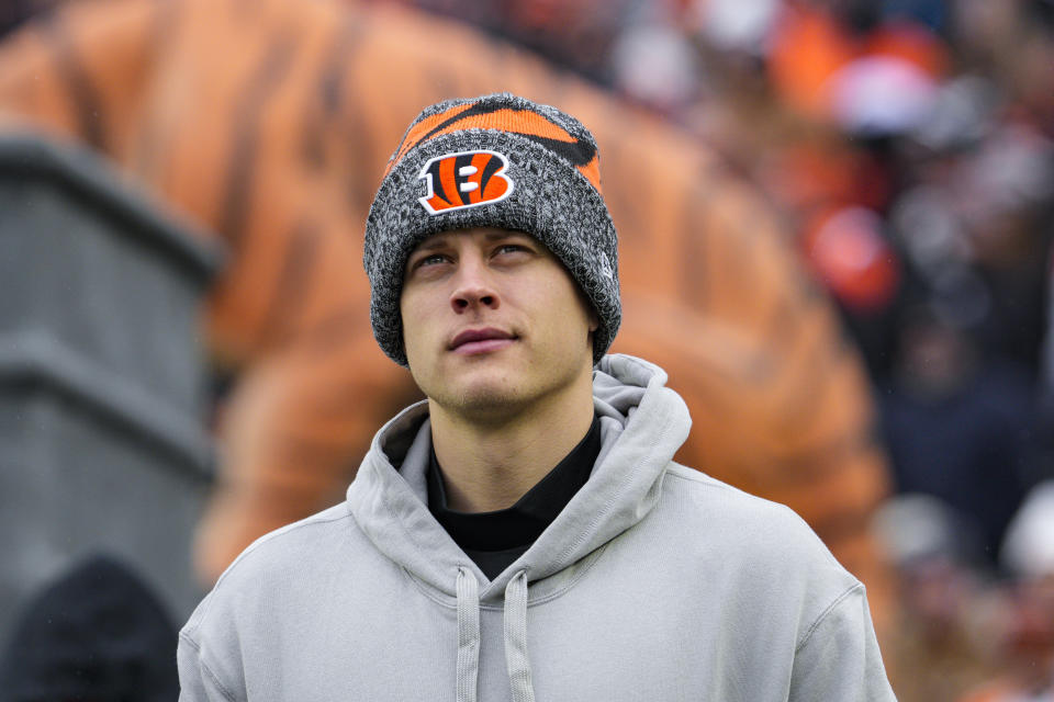 Cincinnati Bengals quarterback Joe Burrow (9) watches warmups before an NFL football game against the Cleveland Browns in Cincinnati, Sunday, Jan. 7, 2024. (AP Photo/Jeff Dean)