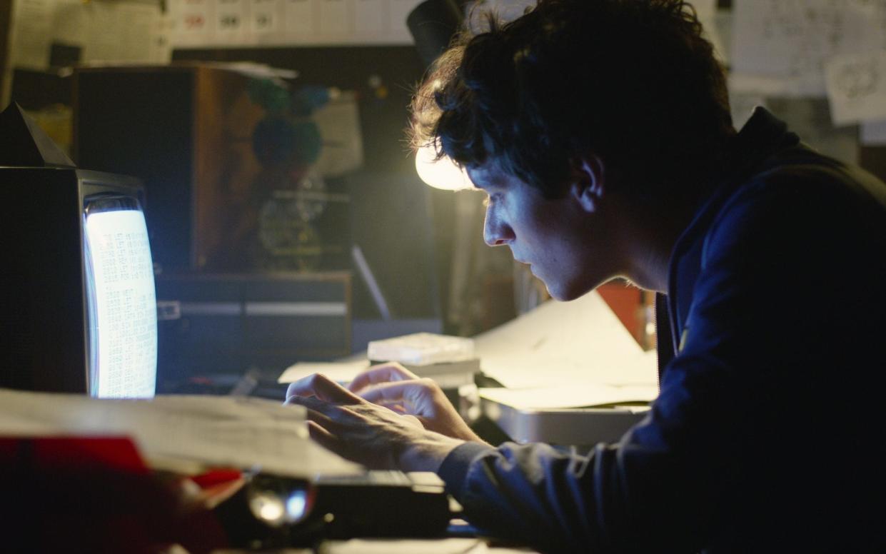 Fionn Whitehead stars in Black Mirror: Bandersnatch - Netflix