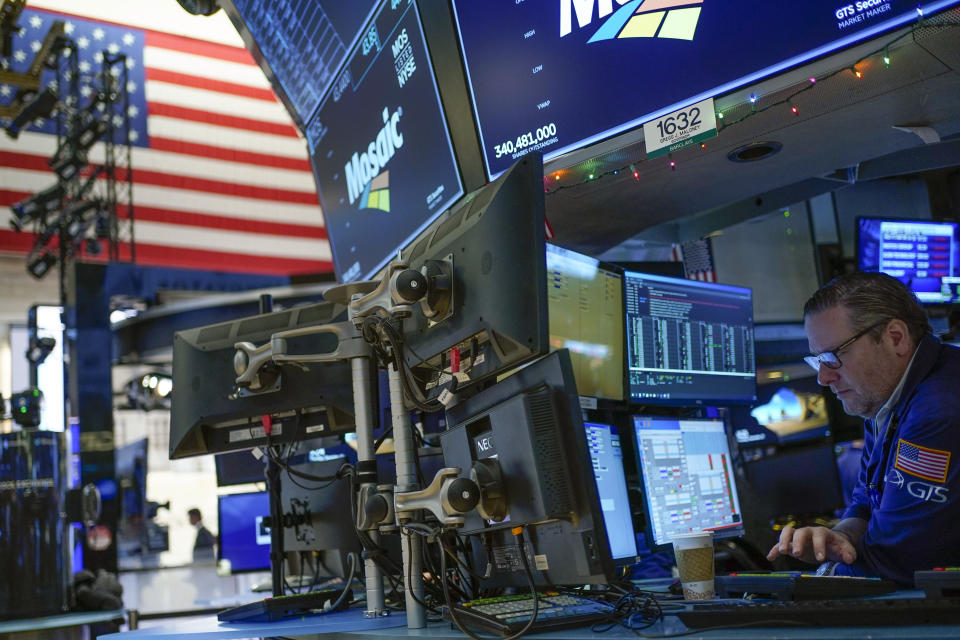 Traders work on the floor at the New York Stock Exchange in New York, Thursday, Dec. 29, 2022. Stocks are opening higher on Wall Street Thursday in a broad rally led by the IT and communications sectors. (AP Photo/Seth Wenig)