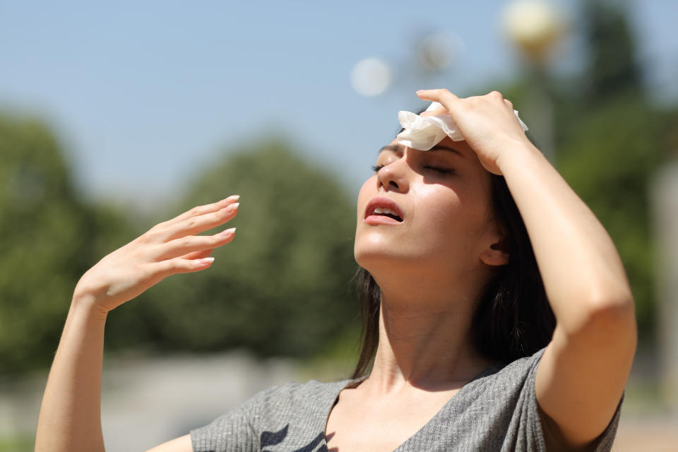 夏天掉髮原因：太陽直射頭皮缺水（示意圖/Getty Image）