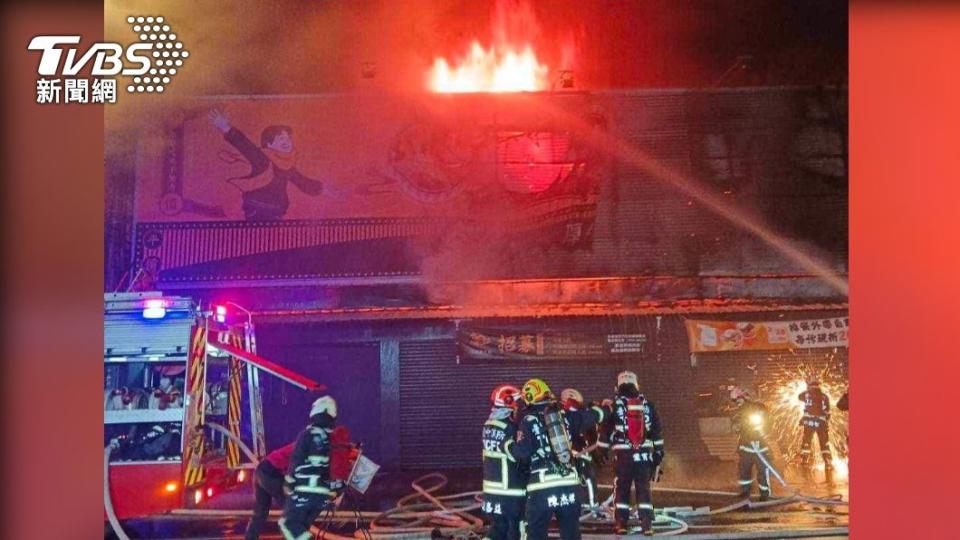 台中一間知名牛排館傳出暗夜火警。（圖／翻攝自台中市義勇消防特搜大隊西屯分隊臉書）