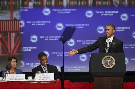 U.S. President Barack Obama gestures toward U.S. Rep Nancy Pelosi (D-California) and Sacramento Mayor Kevin Johnson as he speaks at the U.S. Conference of Mayors in San Francisco, California June 19, 2015. REUTERS/Robert Galbraith