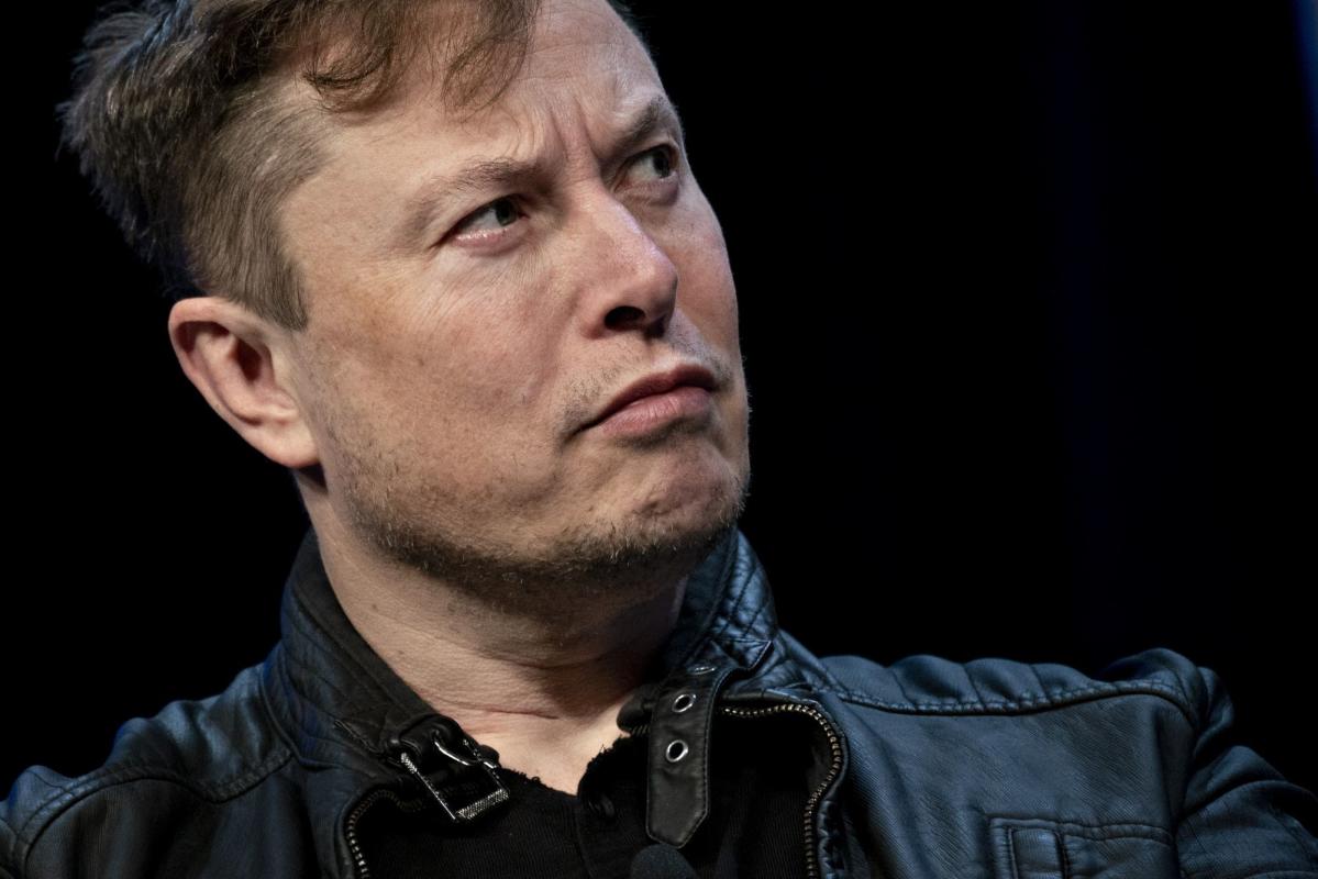 Musk Lashes Out at Unhappy Investor as Tesla Shares Retreat