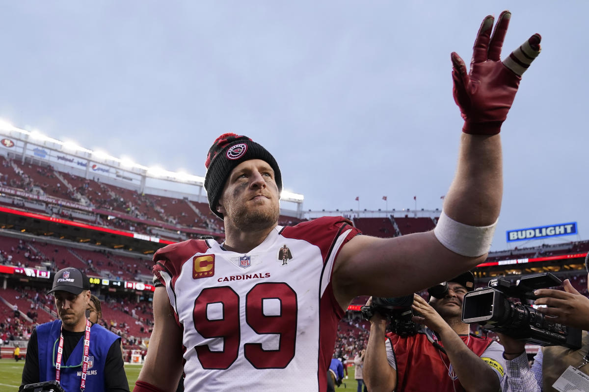 J.J. Watt receives emotional, tearful farewell from 49ers fans in final NFL  game