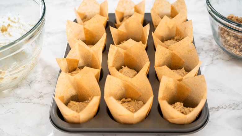 muffin pan with liners