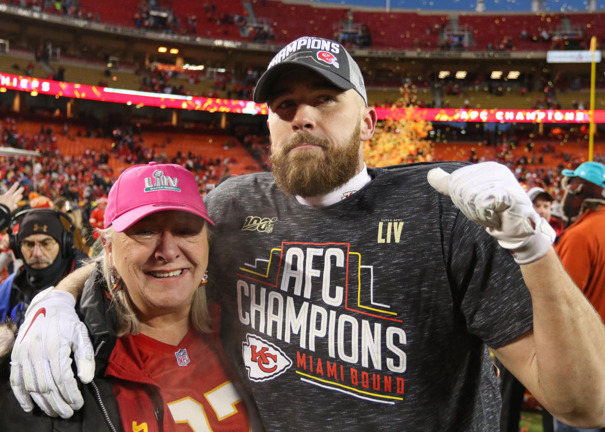 Travis Kelce's mom surprises him with question at postgame press