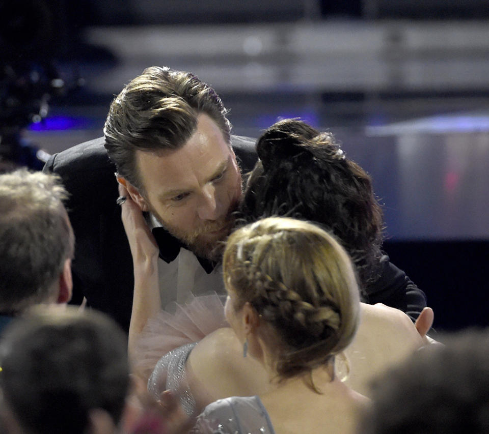 Ewan McGregor kisses Mary Elizabeth Winstead before accepting his award at the 23rd Annual Critics’ Choice Awards on Jan. 11. (Photo: Chris Pizzello/Invision/AP)