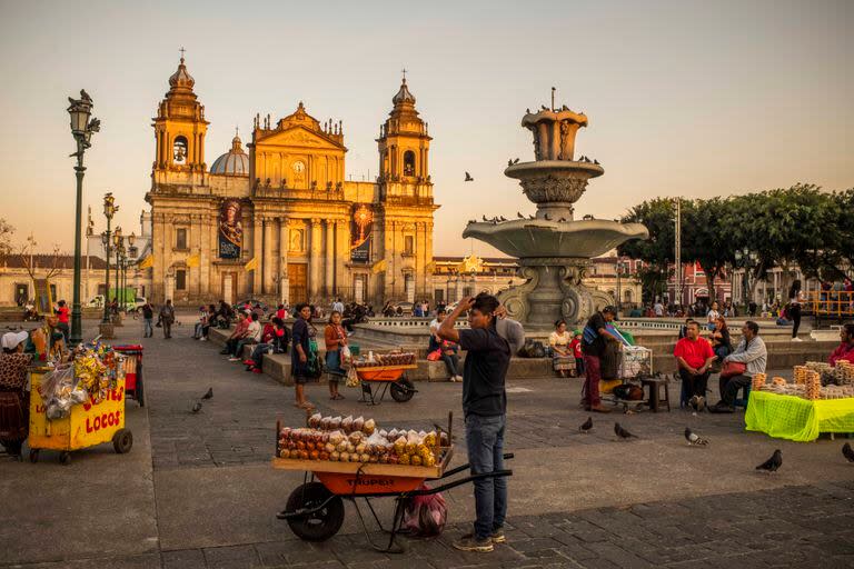 Vendedores ambulantes en Ciudad de Guatemala. En Cayalá, están muy regulados