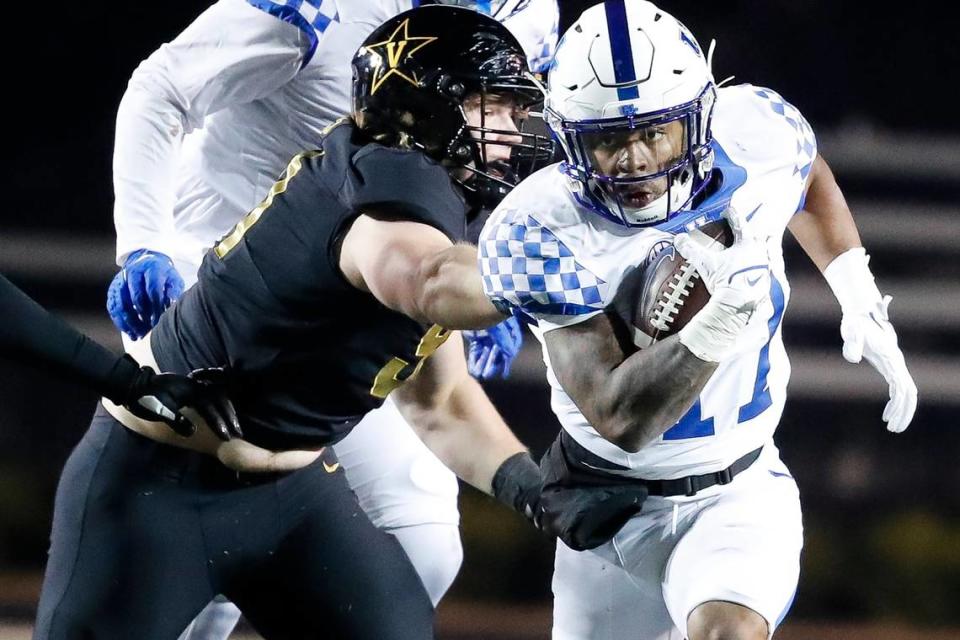 Vanderbilt defensive lineman Nate Clifton (90) tried to tackle Kentucky running back JuTahn McClain during UK’s 34-17 victory in Nashville in 2021.