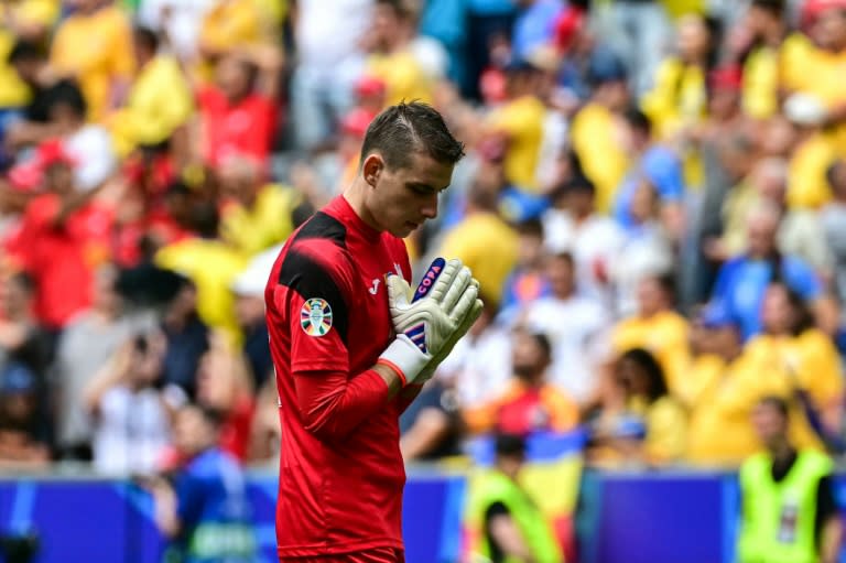 El arquero ucraniano Andriy Lunin durante la derrota 3-0 de su equpo ante Rumanía, este lunes 17 de junio en partido de la Eurocopa disputado en Múnich (Tobias SCHWARZ)