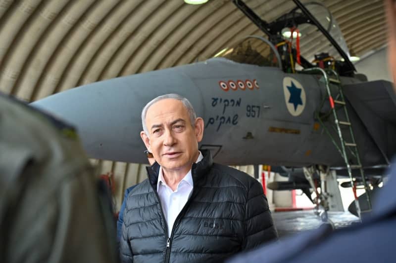 Israeli Prime Minister Benjamin Netanyahu visits the Tel Nof Airbase. Kobi Gideon/GPO/dpa