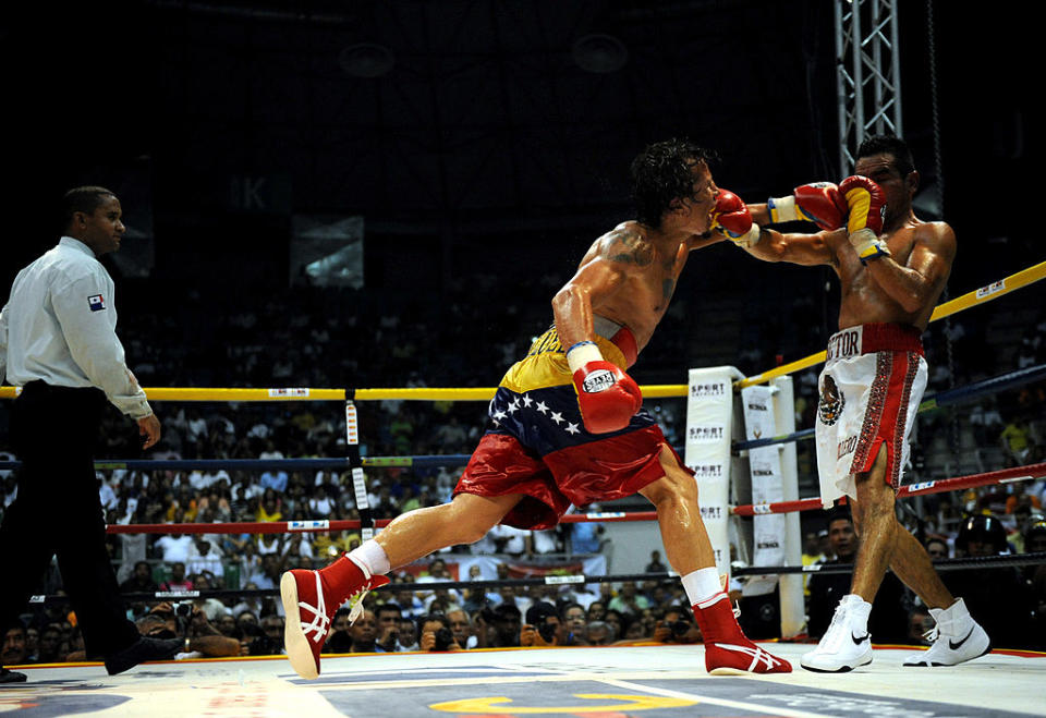 Edwin Valero lands on Hector Velasquez in 2009 in CaracasAFP