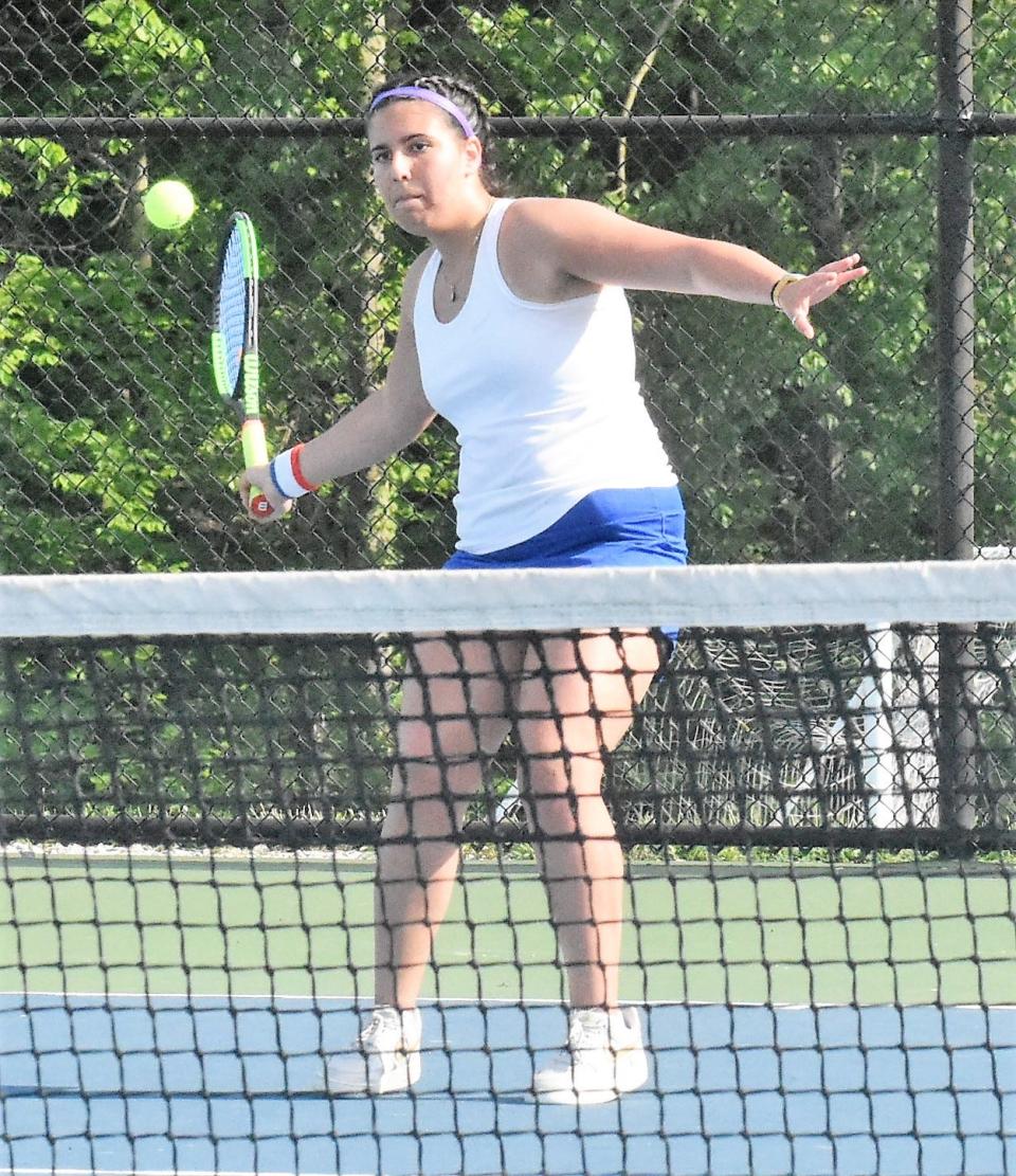 Ines Hidalgo Munoz won both her sectional matches at number two singles.