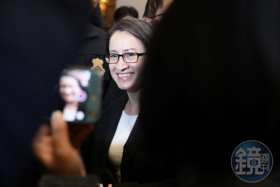 蕭美琴返台參選後進行緊鑼密鼓的競選行程，今赴美準備工作交接，並將毛小孩帶回台灣。