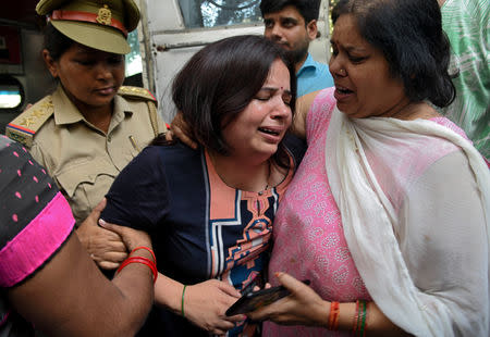 FILE PHOTO: Wife of Vivek Tiwari, a sales manager for Apple, is consoled by her relatives after her husband was shot dead by a police constable in the Gomti Nagar neighbourhood of Lucknow, northern state of Uttar Pradesh, India September 29, 2018. To match Insight INDIA-POLICE/KILLINGS. REUTERS/Stringer/File Photo