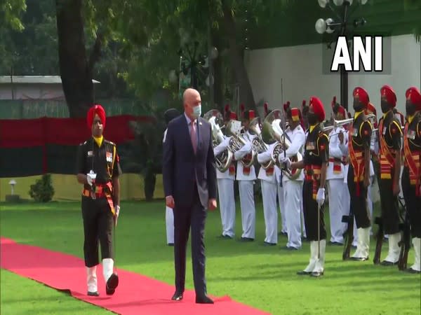 Defence Minister of Australia, Peter Dutton being accorded the Guard of Honour at Vigyan Bhawan