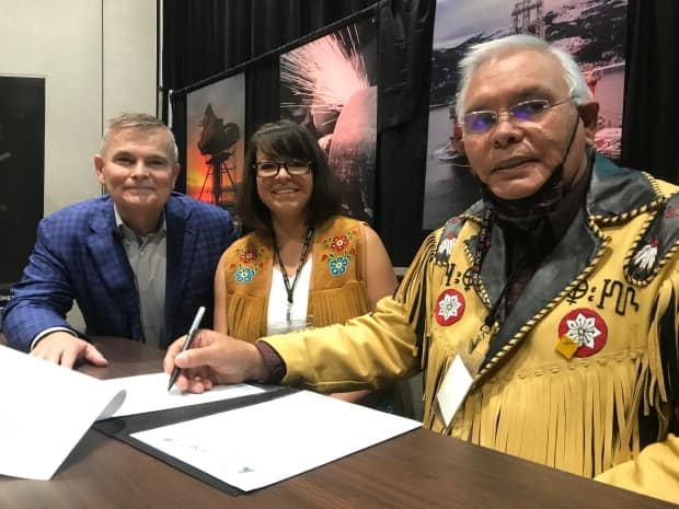  Leo Power, CEO, LNG Newfoundland and Labrador, Sharlene Gale, chair of the First Nations Major Projects Coalition, and Misel Joe, chief of the Miawpukek First Nation in Conne River sign agreement for equity partnership in LNG Newfoundland and Labrador (Terry Roberts/CBC - image credit)