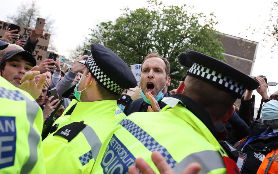 Former Chelsea goalkeeper Petr Cech calls for calm as fans gather to protest the introduction of the European Super League on April 20, 2021 in London, United Kingdom - Charlotte Wilson/Offside/Offside via Getty Images