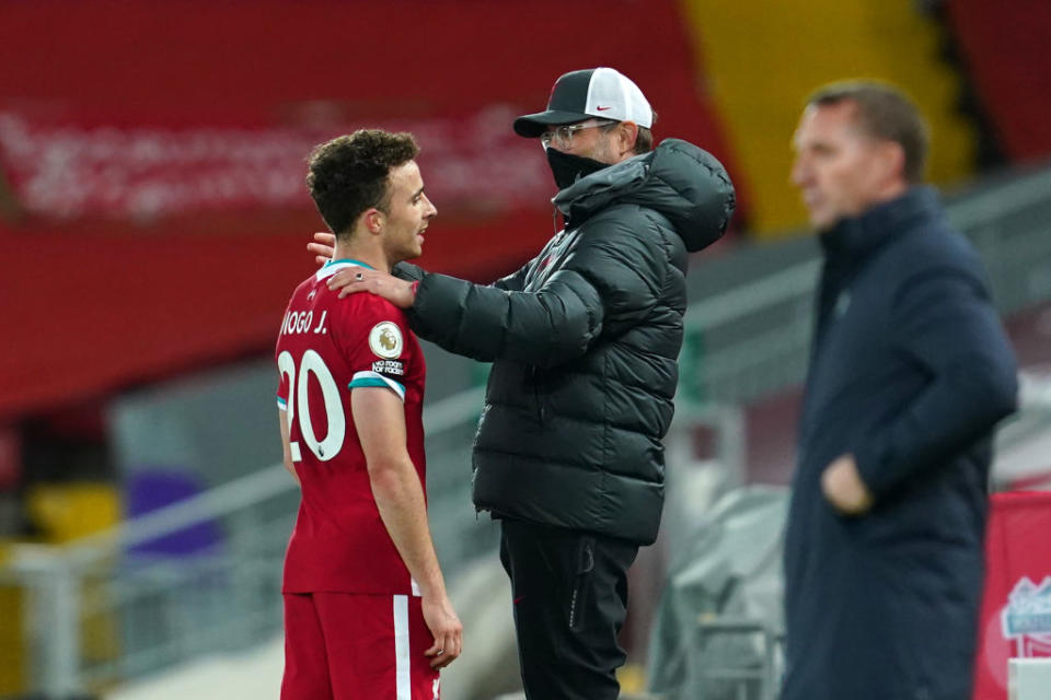 Diogo Jota spricht mit Jürgen Klopp (Photo by Jon Super - Pool/Getty Images)