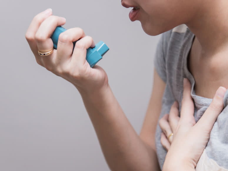 El asma grave corresponde a los cuadros que no logran ser controlados adecuadamente con dosis elevadas de los tratamientos habituales