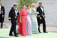 Mary de Dinamarca se enfundó el perfecto look de invitada para asistir en 2013 a la boda de la princesa Magdalena de Suecia. A su izquierda vemos a Marta Luisa y Mette-Marit de Noruega. (Foto: Vittorio Zunino Celotto / Getty Images)