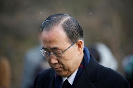 Former U.N. secretary-general Ban Ki-moon pays a tribute at the natioanl cemetery in Seoul, South Korea, January 13, 2017. REUTERS/Kim Hong-Ji