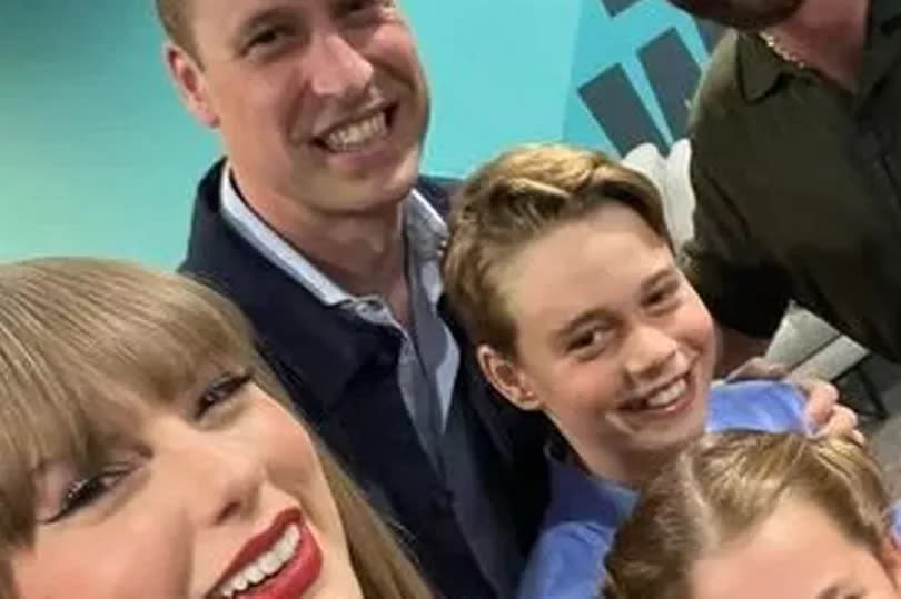 Taylor Switf backstage with Prince William, Prince George, Princess Charlotte and Travis Kelce