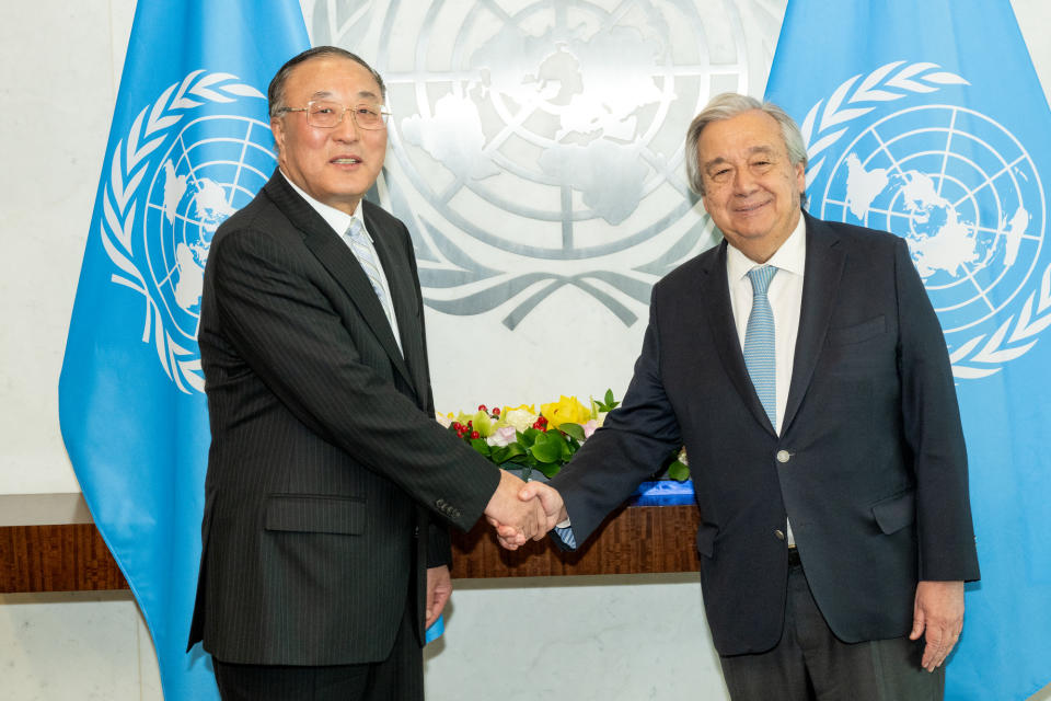 <strong>張軍（圖左）與聯合國秘書長古特瑞斯。（圖／翻攝大陸常駐聯合國代表團官網）</strong>