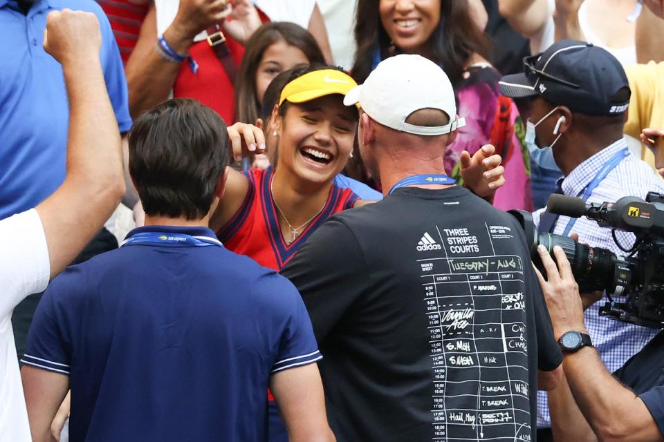 Emma Raducanu celebrates with her coach Andrew Richardson after winning the 2021 US Open  (Getty Images)