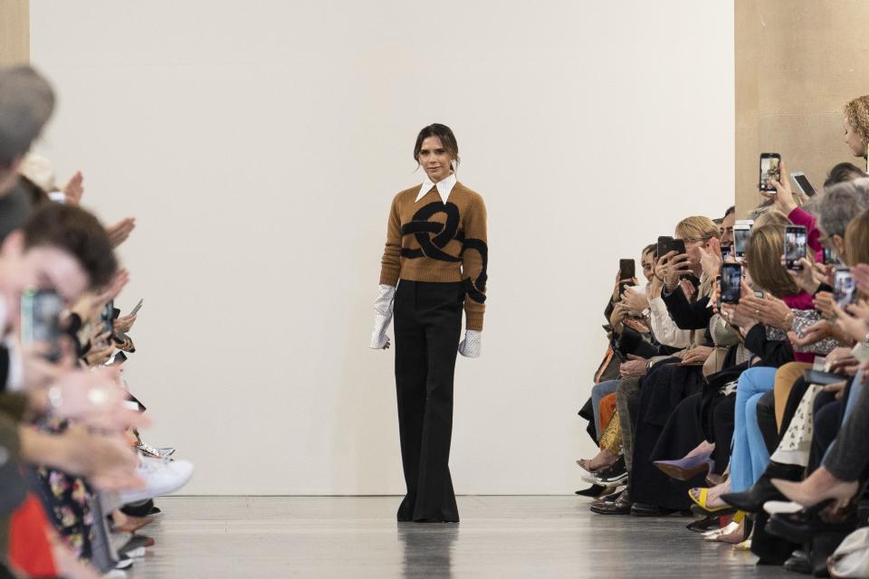 Victoria Beckham takes a bow during her 2019 Autumn / Winter collection catwalk show (AFP/Getty Images)