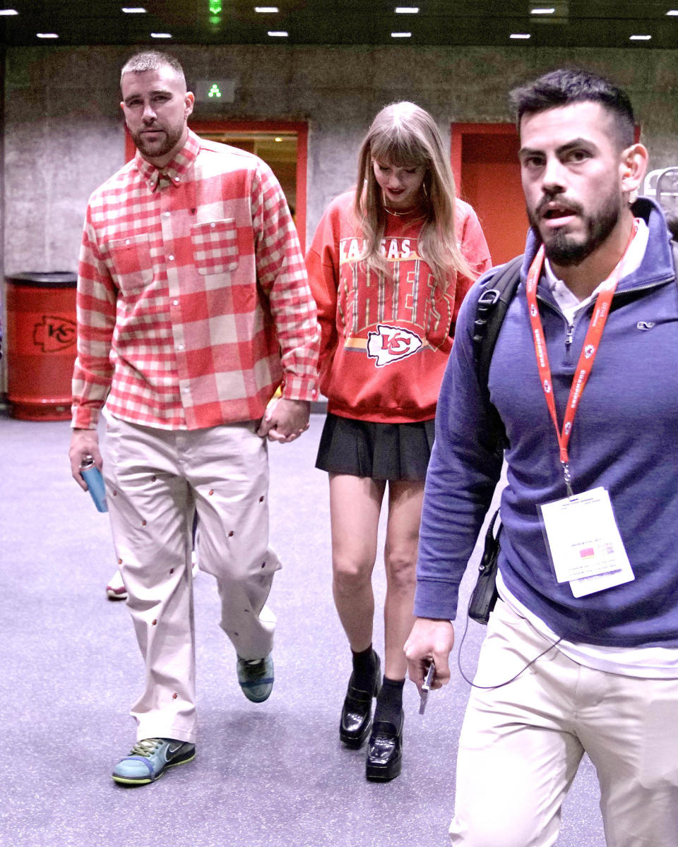 Image: Taylor Swift,  Travis Kelce (Charlie Riedel / AP)