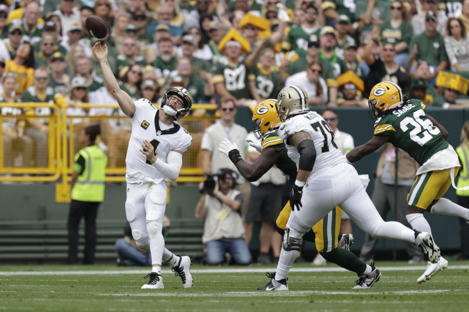 New Orleans Saints quarterback Derek Carr (4) passes during the first half of an NFL football game against the Green Bay Packers Sunday, Sept. 24, 2023, in Green Bay, Wis. (AP Photo/Matt Ludtke)