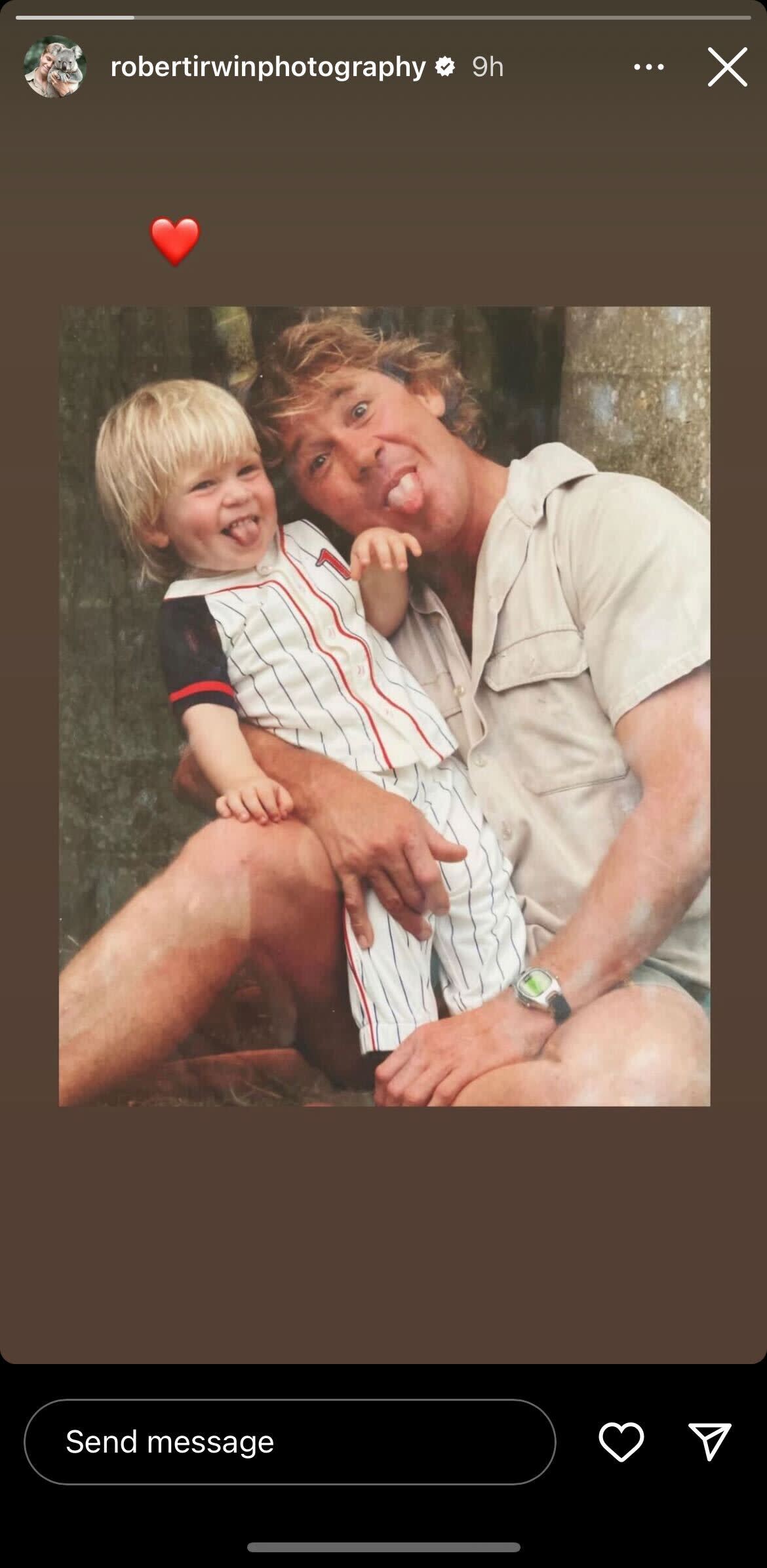 The late Steve Irwin poses with his son Robert Irwin in a throwback photo. (Robert Irwin/Instagram)