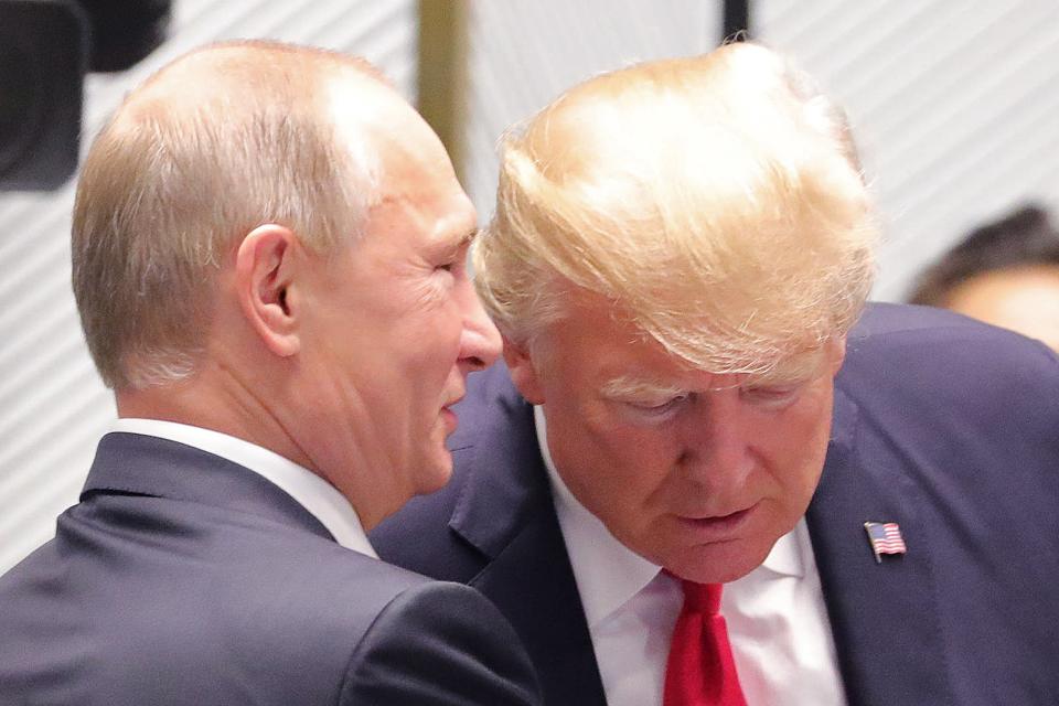 Wladimir Putin und Donald Trump bei ihrem Treffen auf dem APEC-Gipfel in der vietnamesischen Stadt Da Nang am 11. November 2017. (Bild: Mikhail Klimentyev\TASS via Getty Images)