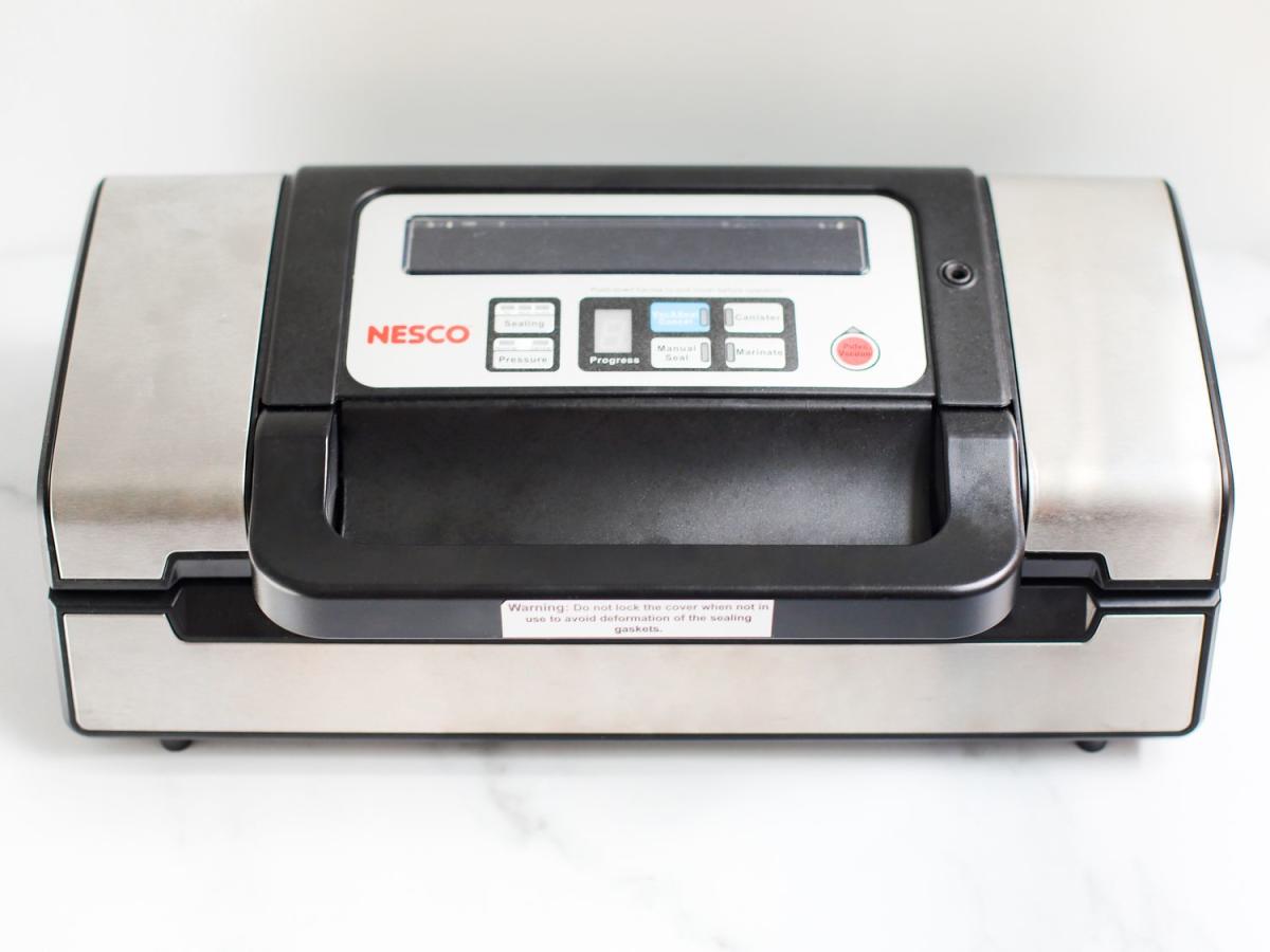 NESCO Deluxe Vacuum Sealer VS-12 User Guide