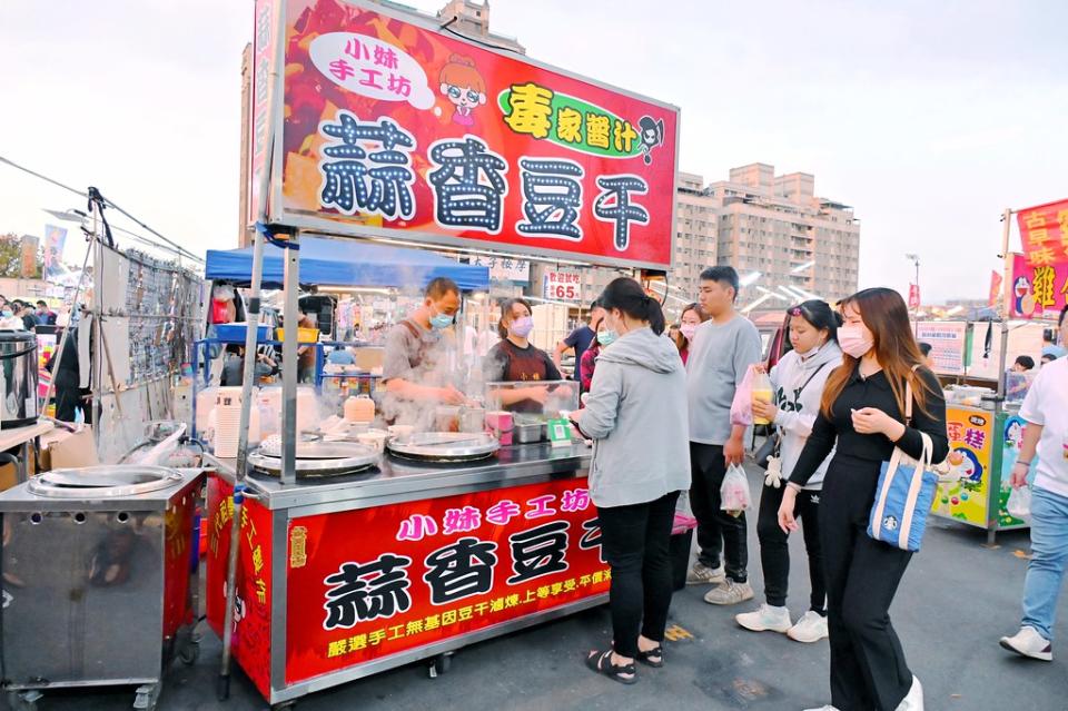 台中旱溪夜市｜小妹手工坊蒜香豆干