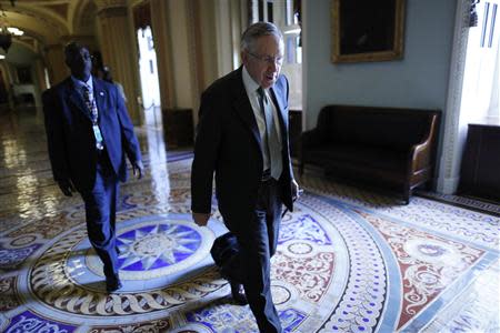 U.S. Senate Majority Leader Harry Reid (D-NV) (C) walks to his office as he arrives at the U.S. Capitol in Washington, October 4, 2013. REUTERS/Jonathan Ernst