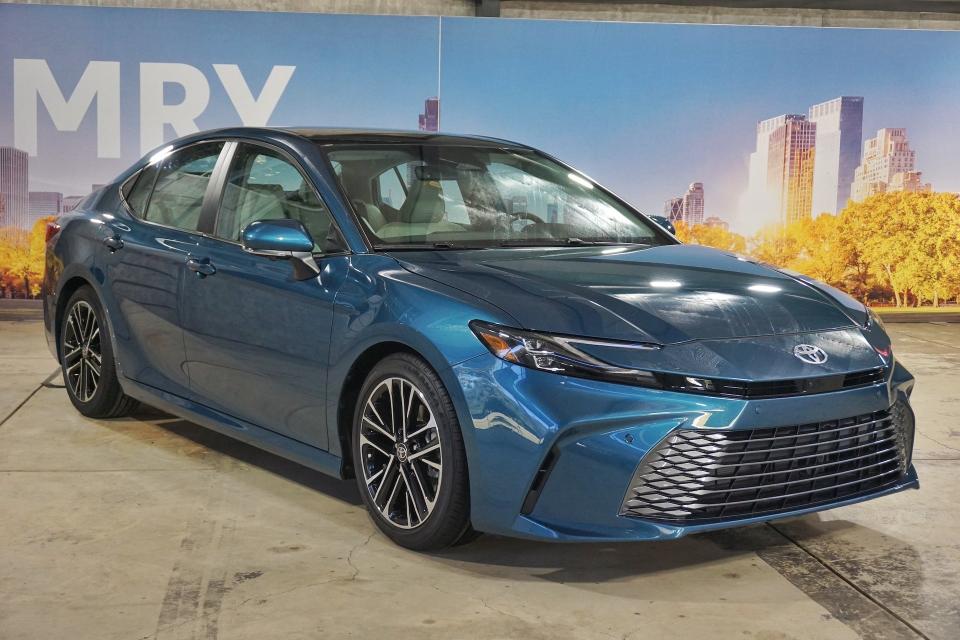 2025 Toyota Camry Goes Hybrid-Only and Looks Good Doing It photo