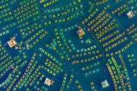 <p>Granja de langostas que se crían en jaulas en la provincia costera de Phu Yen, en Vietnam.<br><br>Foto: <a rel="nofollow noopener" href="http://www.dronestagr.am/" target="_blank" data-ylk="slk:Dronestagram;elm:context_link;itc:0;sec:content-canvas" class="link ">Dronestagram</a>/Trung Pham </p>